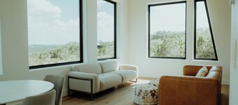 Overlook Tower - Views, Hot Tub, RV/Tesla Hookup & Plenty of Parking!