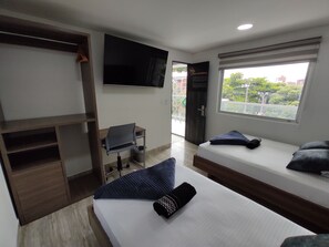 Standard Room | Premium bedding, pillowtop beds, desk, free WiFi - Cra. 81 No. 37d - 17 (Medellín)