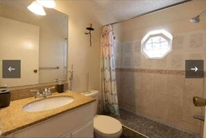 Handtücher, Seife, Shampoo, Toilettenpapier