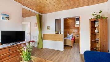 2 slaapkamers, een strijkplank/strijkijzer, gratis wifi, beddengoed