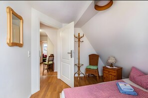 2 bedrooms, iron/ironing board, free WiFi, bed sheets - Holiday Apartment Sila 2 with Shared Terrace and Wi-Fi (Weinstadt)