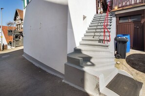 Property grounds - Apartment 'Ferienwohnung Sila 1' with Shared Terrace and Wi-Fi (Weinstadt)