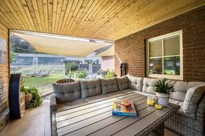 تناول الطعام بالخارج