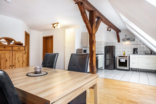 Dining - Fitter’s/holiday apartment in central Bad Bodenteich, 3 bedrooms, terrace, parking (Bad Bodenteich)