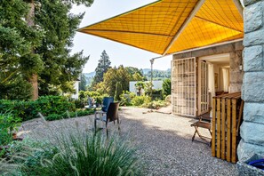 Terrace/patio - Holiday Apartment "Merkurblick" with Mountain View & Private Terrace, WLAN (Baden-Baden)