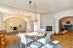 Dining - Holiday Apartment "Merkurblick" with Mountain View & Private Terrace, WLAN (Baden-Baden)