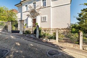 Exterior - Holiday Apartment "Merkurblick" with Mountain View & Private Terrace, WLAN (Baden-Baden)