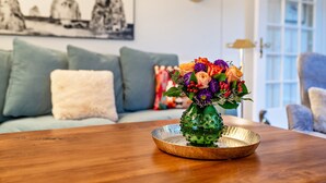 A wooden table with a decorative vase of flowers. - Holiday Apartment "Merkurblick" with Mountain View & Private Terrace, WLAN (Baden-Baden)