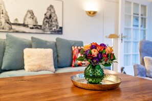 Interior - Holiday Apartment "Merkurblick" with Mountain View & Private Terrace, WLAN (Baden-Baden)