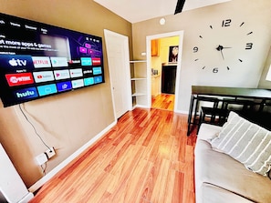 Smart TV, computer monitors