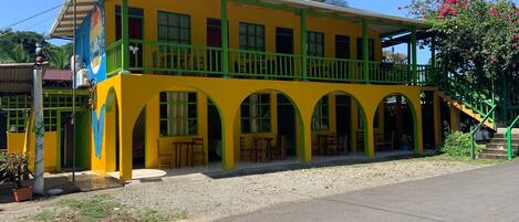 Façana frontal de l'allotjament