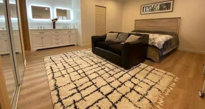 Brand New Private ADU, Private Entrance + Laundry