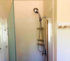 Toallas, jabón, papel de baño
