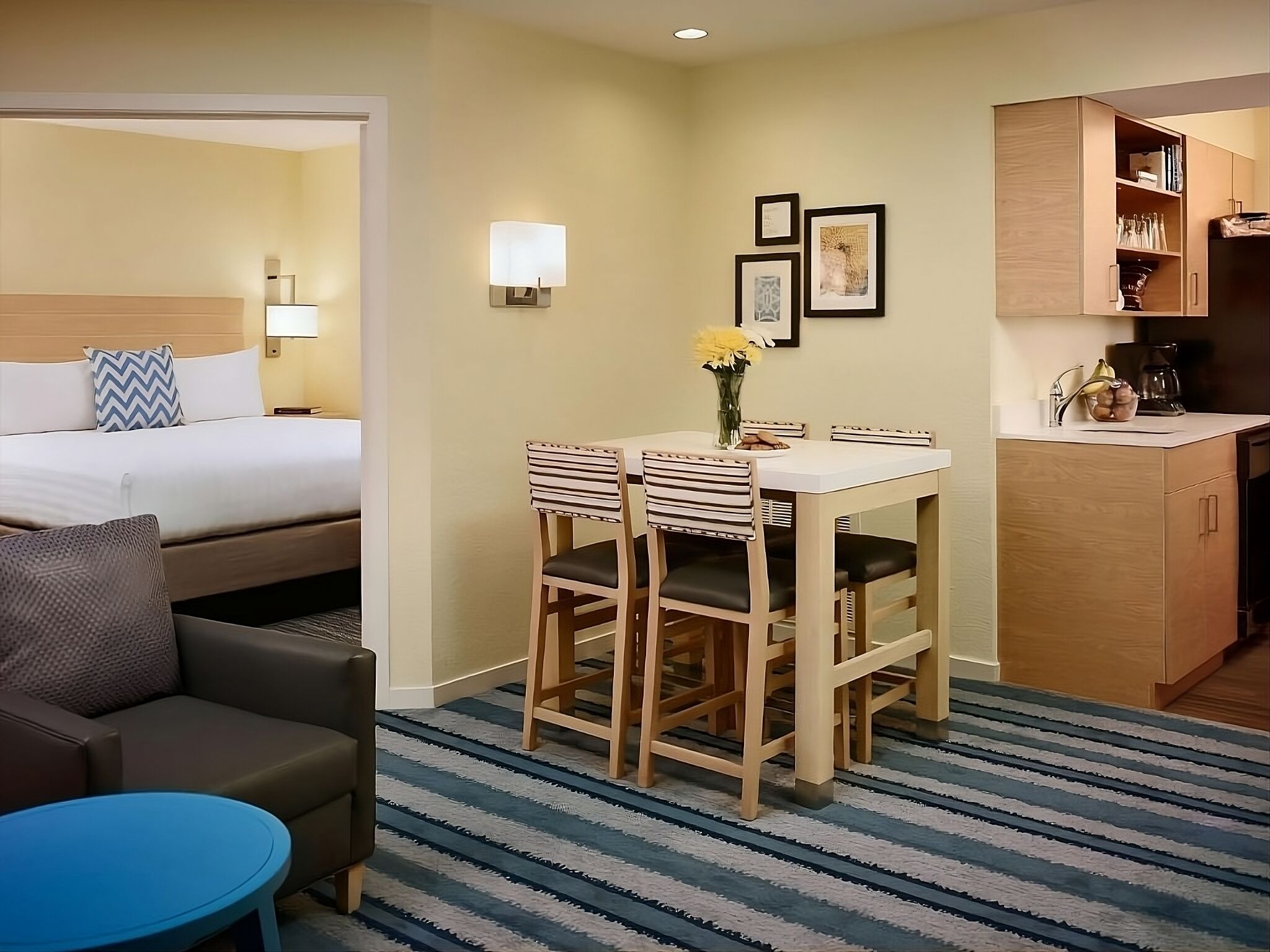 Prime Location! Stay In Princeton! Enjoy Seasonal Pool And Free Breakfast! - 프린스턴