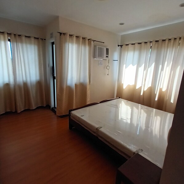 5 bedrooms, WiFi, bed sheets