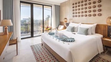 Premium Double Room, 1 King Bed, City View | In-room safe, desk, blackout drapes, iron/ironing board