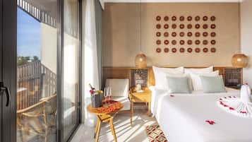 Suite Keluarga, 2 kamar tidur, Bebas Asap Rokok, pemandangan kota | Brankas, meja kerja, tirai kedap cahaya, dan setrika/meja setrika