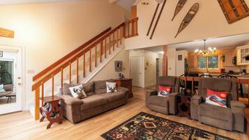 Smart-TV, Kamin, Tischfußball, Bücher