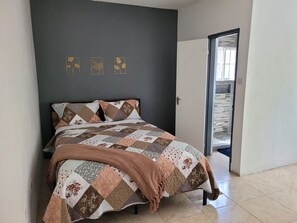 2 bedrooms, WiFi, bed sheets - Luxurious, modern, spacious two-bedroom, two-bathroom is the perfect getaway. (Santa Cruz P.O.)
