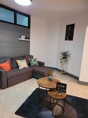 Smart TV - Luxurious, modern, spacious two-bedroom, two-bathroom is the perfect getaway. (Santa Cruz P.O.)