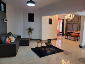 Smart TV - Luxurious, modern, spacious two-bedroom, two-bathroom is the perfect getaway. (Santa Cruz P.O.)