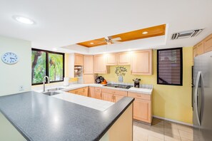 冰箱、微波炉、烤箱、炉灶