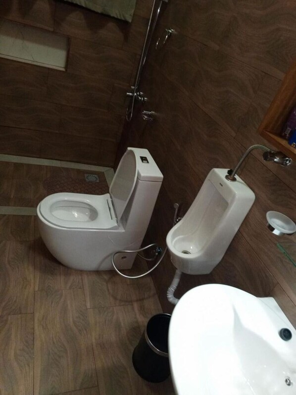 Ensemble douche/baignoire, sĂšche-cheveux