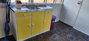 Interior - Golden Mt Rest Off Pepperina Lane, fully self-contained, sleeps 5 guests (Mount Morgan)