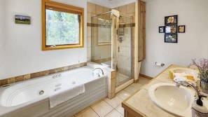 Badewanne, Haartrockner, HandtĂŒcher