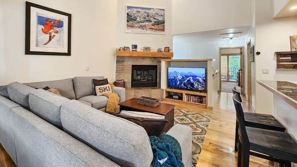 Televisie en een open haard