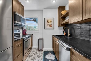 Refrigerador, microondas, horno, placa de cocina