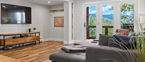 テレビ、書斎 / ワークスペース