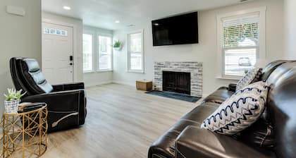 Fully Remodeled 2 Bedroom Home! Fantastic Central Location!