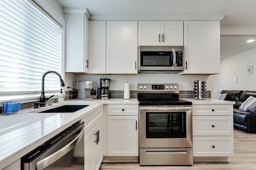 Fully Remodeled 2 Bedroom Home! Fantastic Central Location!