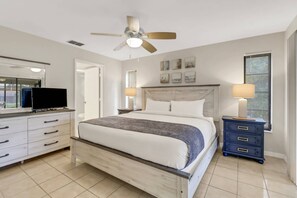 3 bedrooms, iron/ironing board, free WiFi, bed sheets - Boat & Fish From Private Dock on Gloriana Canal! Free Bikes & Over $125 of Free Daily Activities! (Cape Coral)