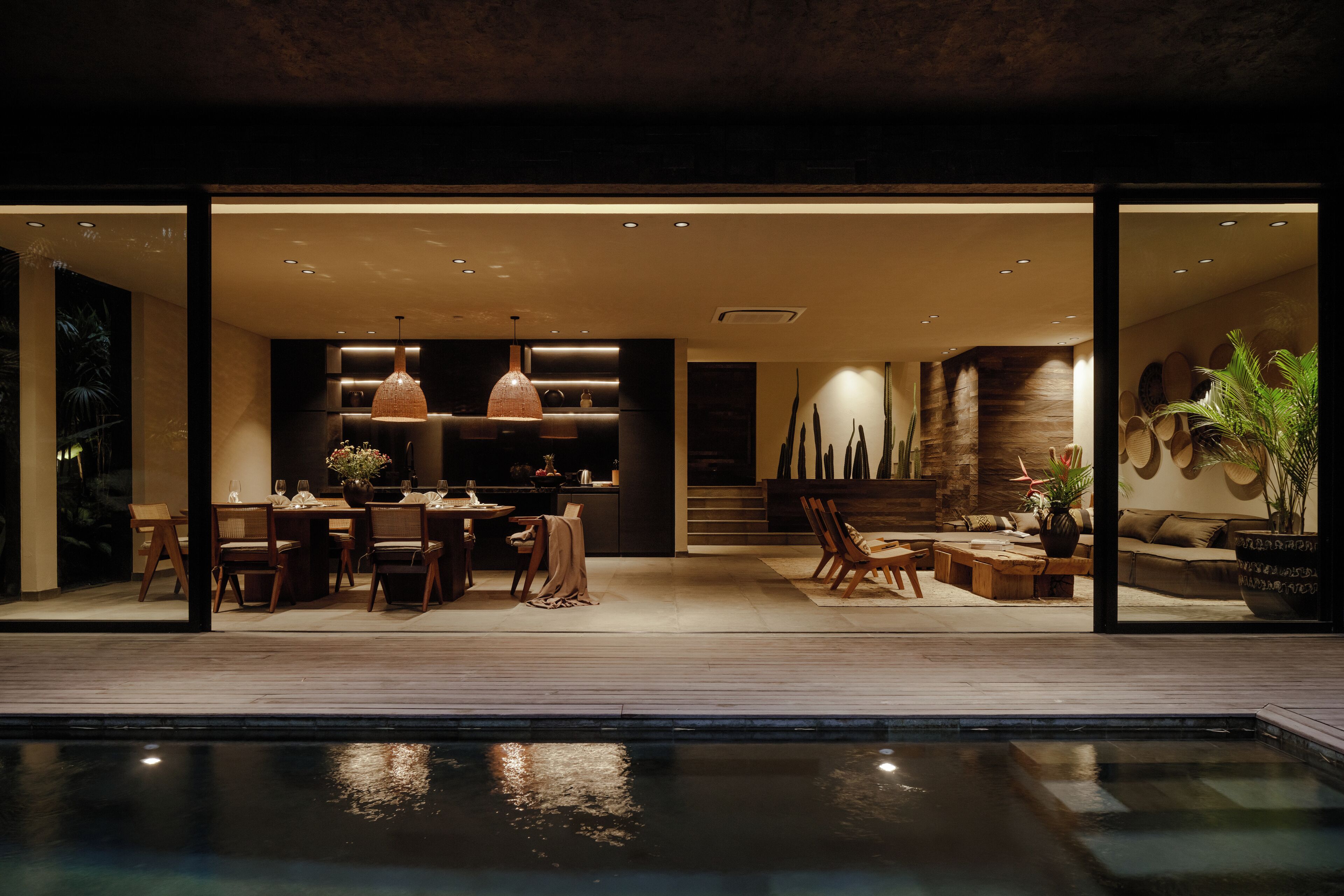 Villa exclusiva, 4 habitaciones, piscina privada | Zona de estar | Smart TV de 55 pulgadas con canales por cable