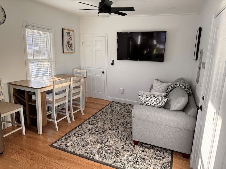 Newly Renovated Studio Close To Downtown Ipswich - Ipswich, MA