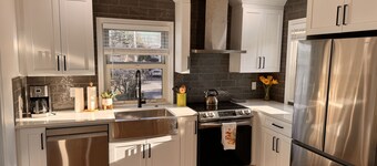 NEWLY RENOVATED STUDIO CLOSE TO DOWNTOWN IPSWICH