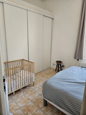 2 habitaciones, tabla de planchar con plancha y wifi gratis