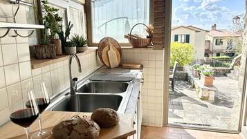 KĂŒhlschrank, Mikrowelle, Ofen, GeschirrspĂŒler