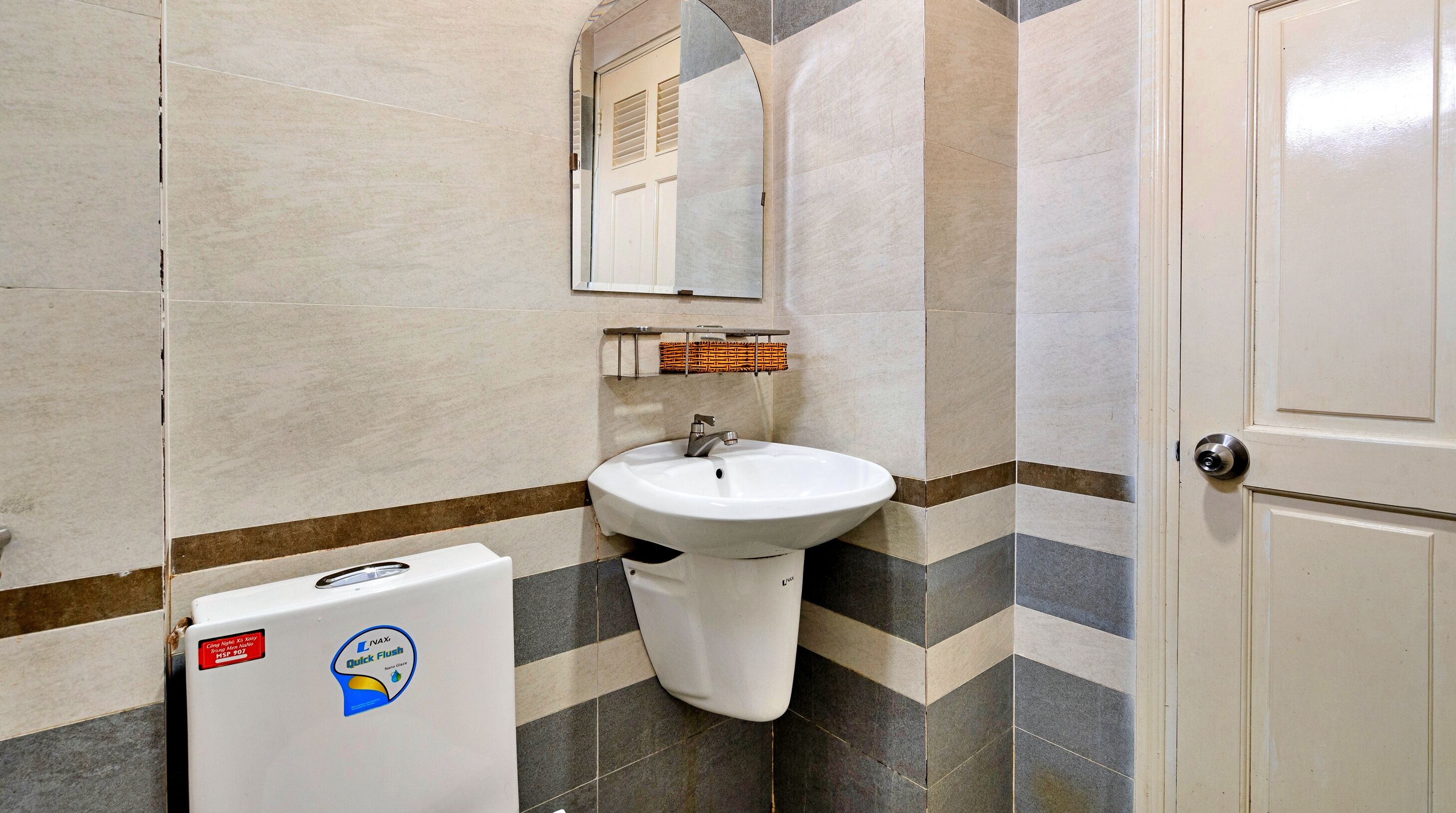 standard double room | bathroom | shower, hydromassage showerhead, designer toiletries, hair dryer