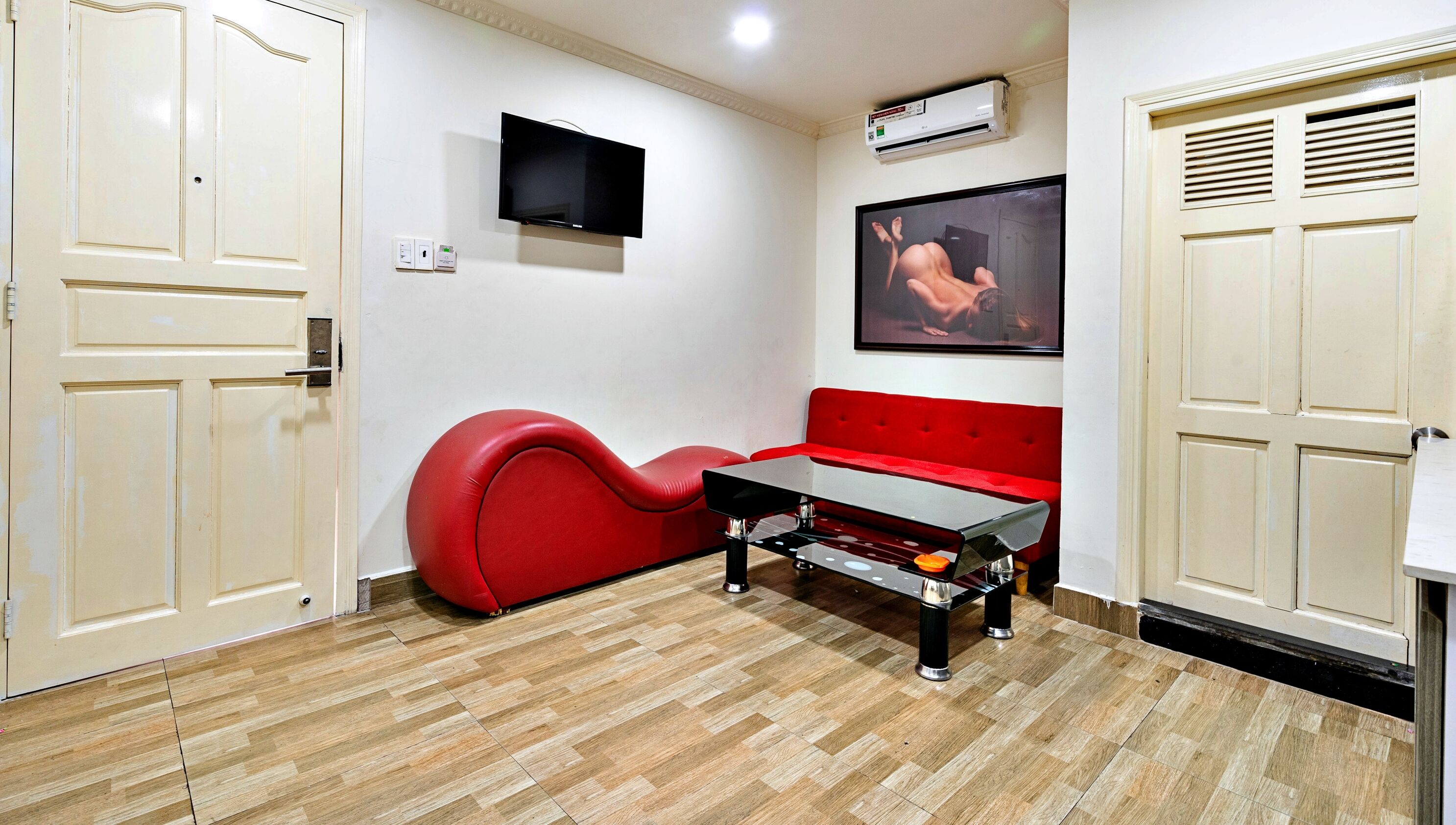 superior double room | living area | 32-inch lcd tv with cable channels