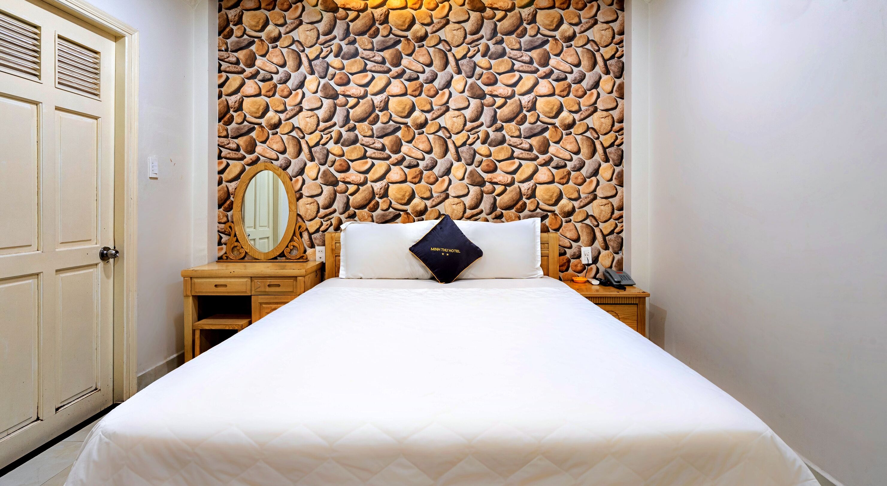 hypo-allergenic bedding, memory-foam beds, minibar