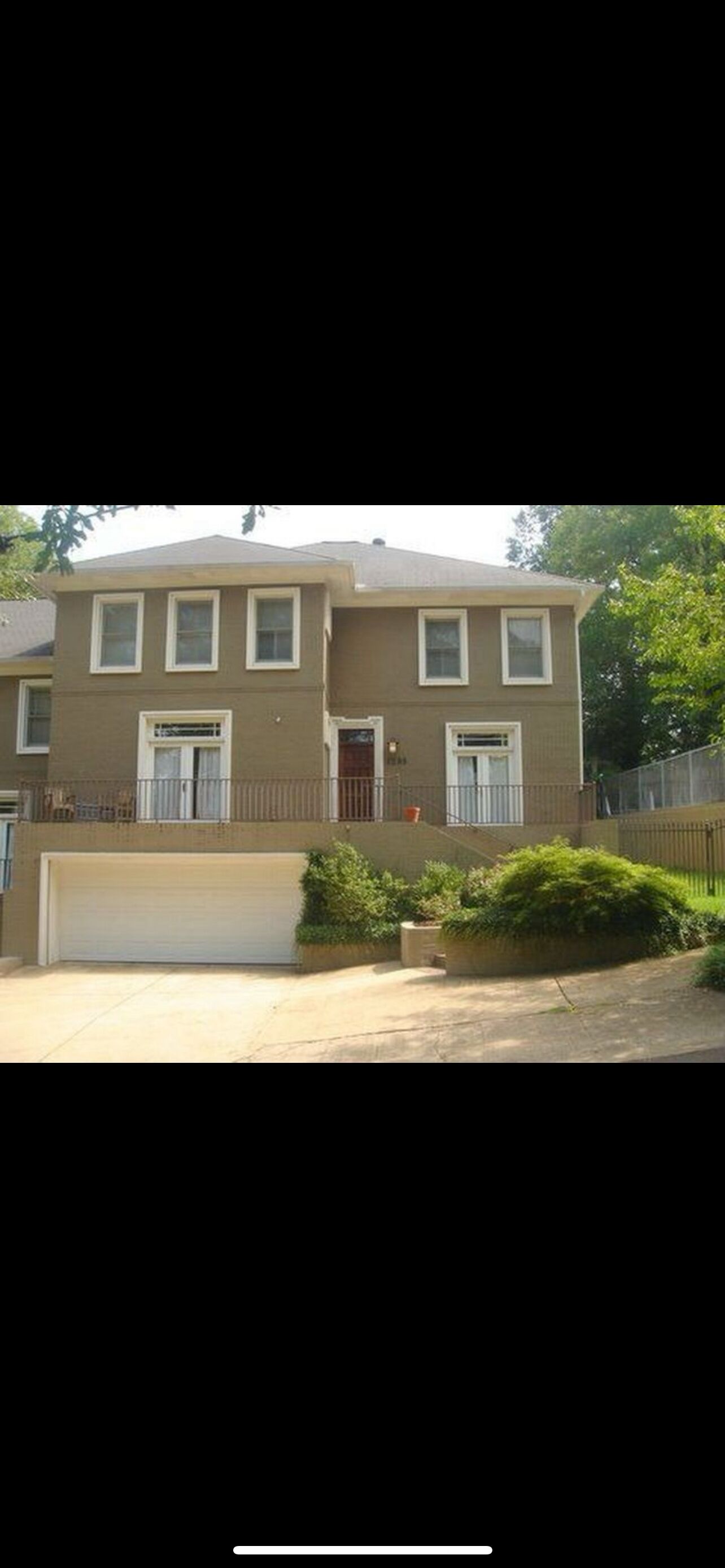 Elegant Home, two blocks to The Square and walk to The Vaught