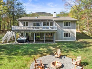 Terrace/patio - Catskill Retreat with Hot Tub and Fire Pit (Palenville)