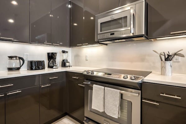 Fridge, microwave, oven, stovetop