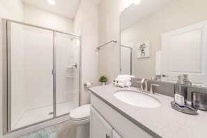 Bathtub, hair dryer, towels, shampoo - Chic, Spacious with Private Pool, Ideal Location (Four Corners)