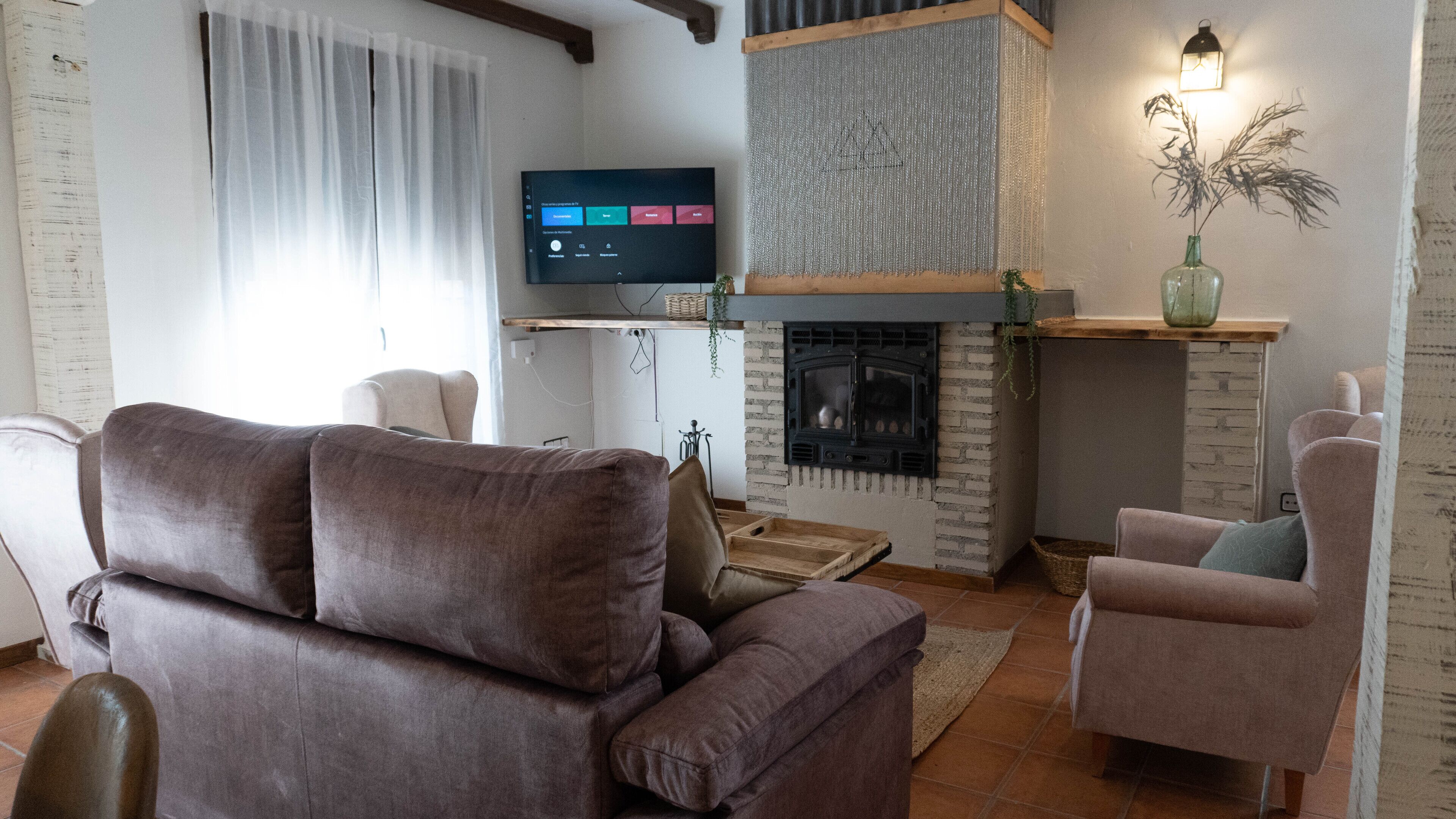 TV connectée, cheminée, jeux vidéo, baby-foot