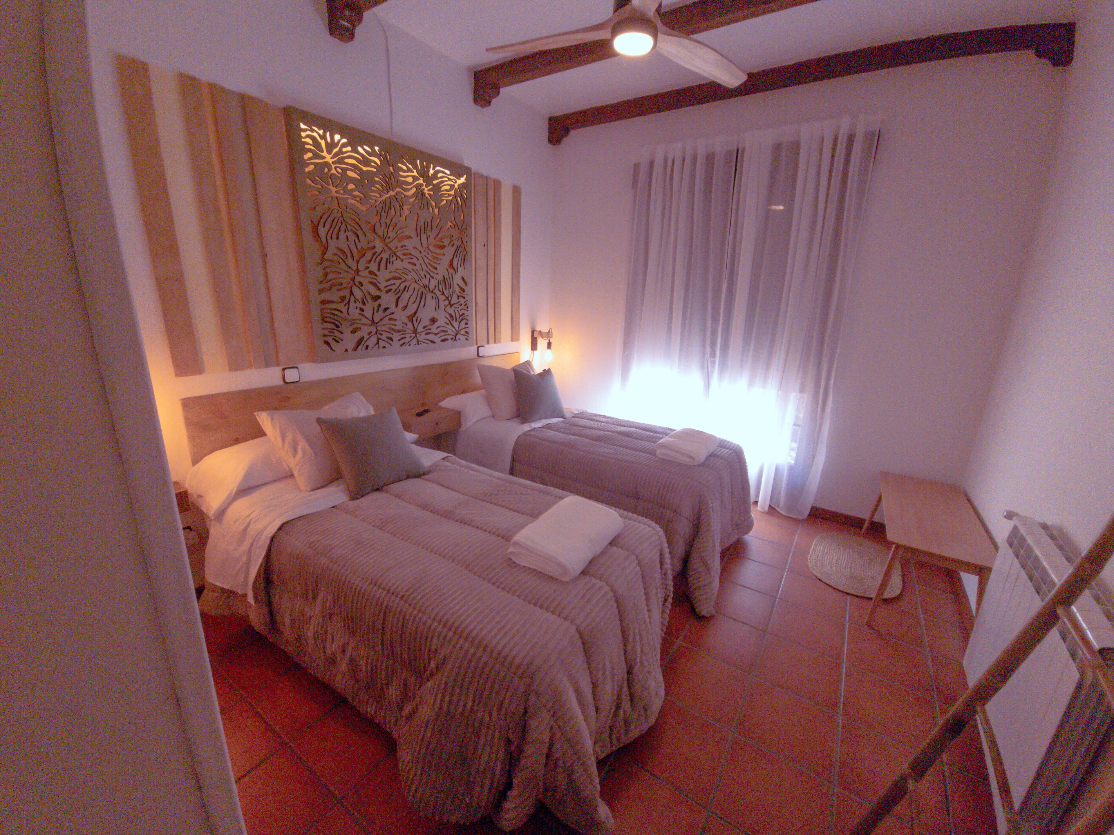 8 chambres, fer et planche à repasser, lit parapluie, Wi-Fi gratuit