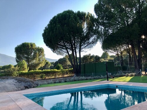 Country House 5000sqm · Pool · Paddel · Bbq · 1h f/ Madrid-ávila-toledo · 16pax